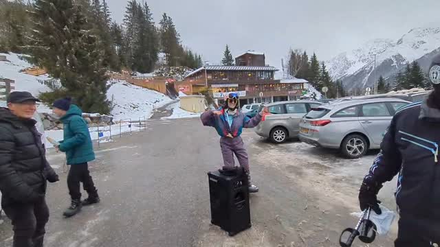 Publication Instagram du 28 janvier 2025 : Rock the parking at the Monoski Trophy! @crystal_1504 and @benjydj only good vibes @les7laux #monoski #monoski…