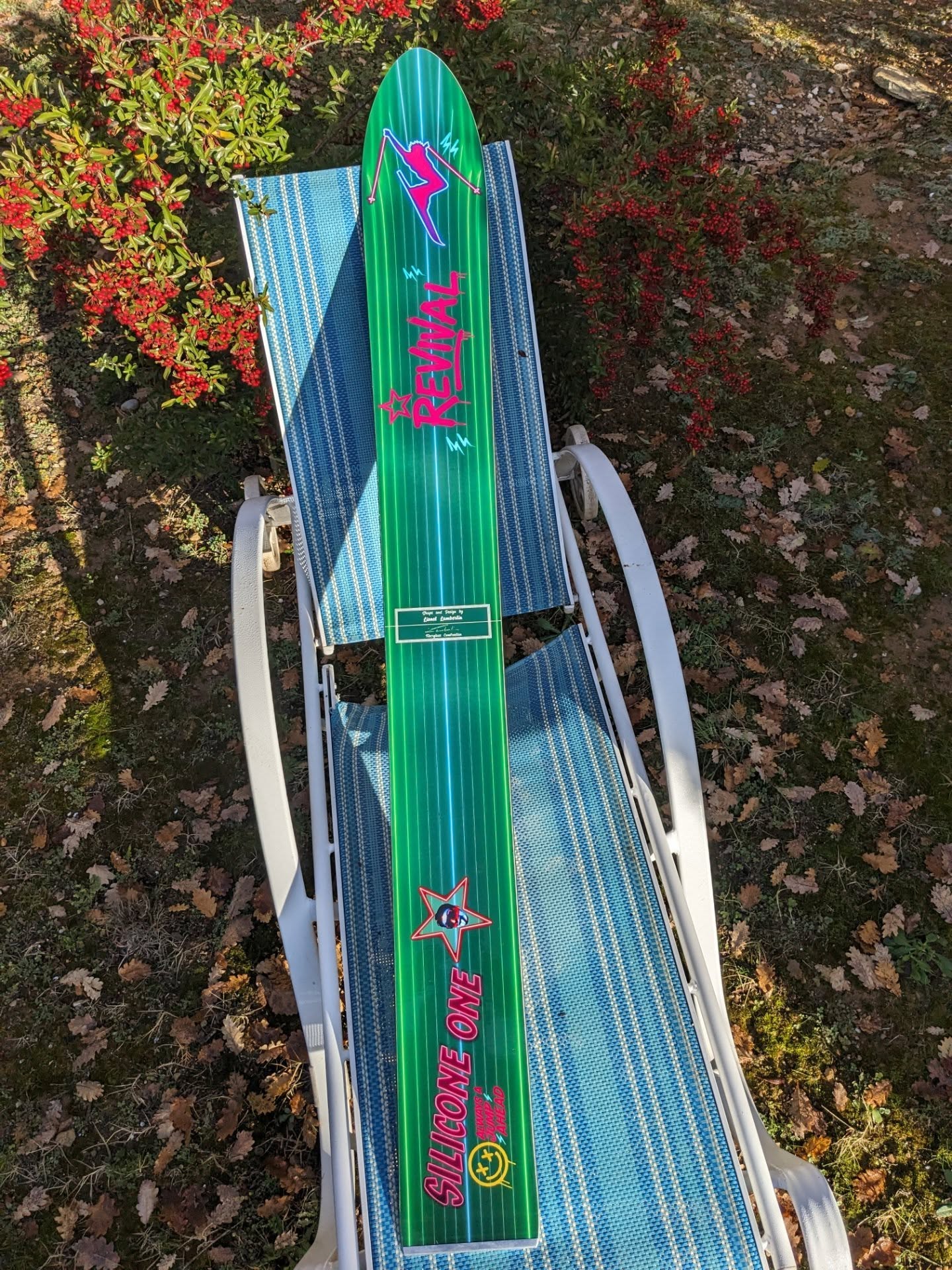 Publication Instagram du 14 décembre 2025 : Take a break in the rush! 🌴😎🌴 New Silicone One Monoski is now available. Contact us for information. #monoski… (photo 1 sur 2)