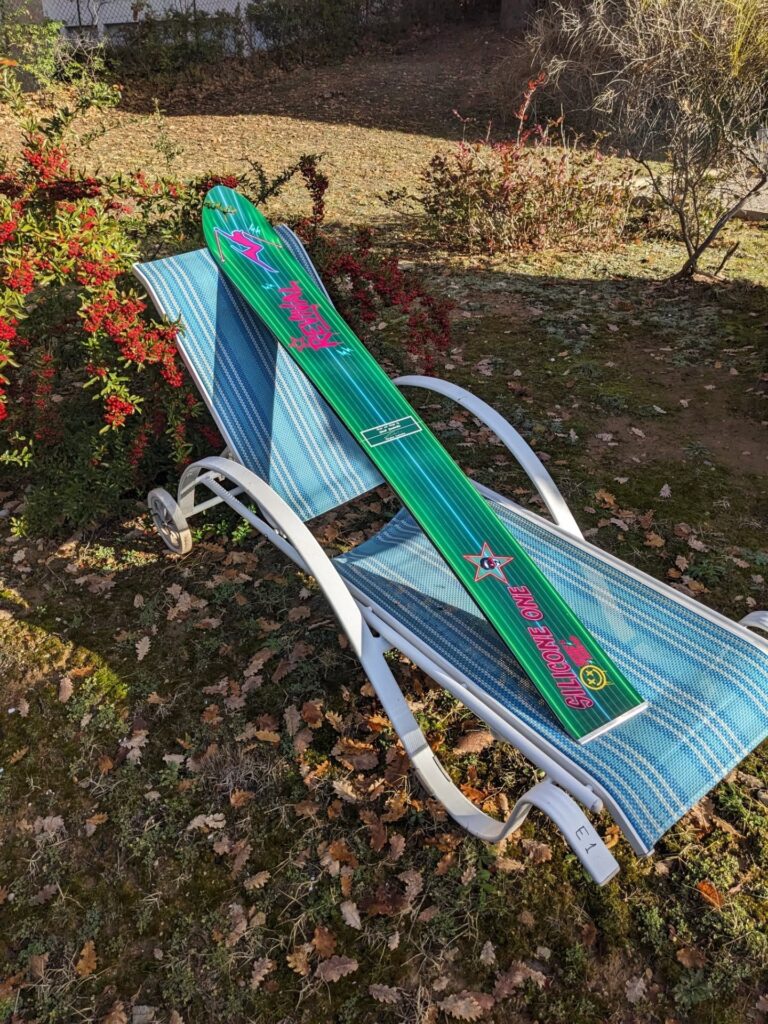 Publication Instagram du 14 décembre 2025 : Take a break in the rush! 🌴😎🌴 New Silicone One Monoski is now available. Contact us for information. #monoski… (photo 2 sur 2)