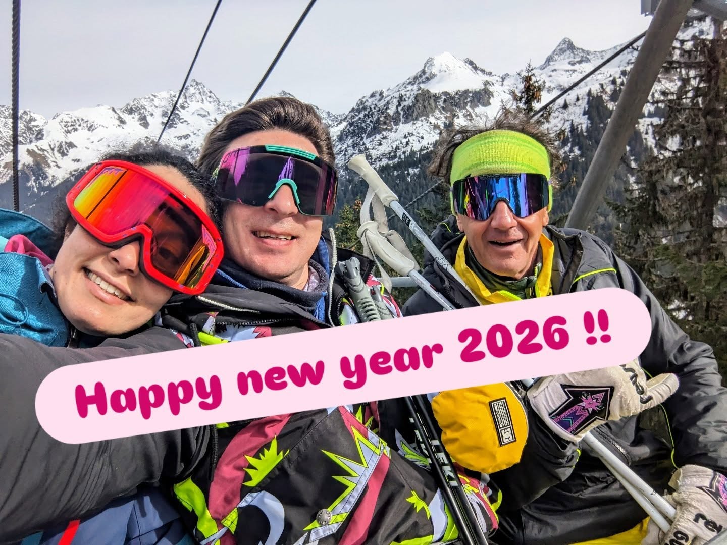 Publication Instagram du 1er janvier 2026 : Happy New Year to all of you!! May 2026 be full of snow and good rides! See you soon at the Monoboard Trophy!…